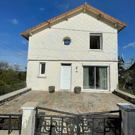 La Maison Lilas بيت للعطل *